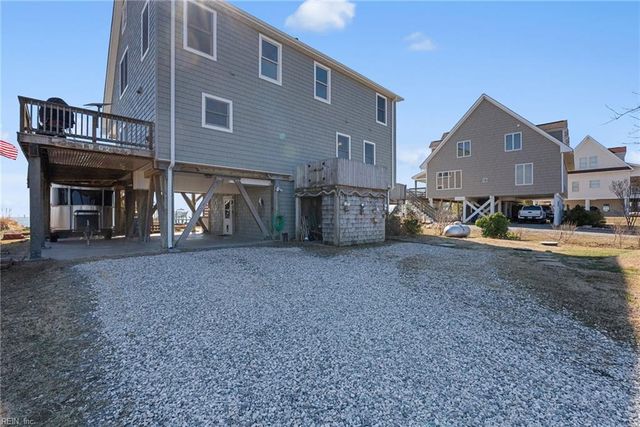 1992 Cross RD, Hayes, VA 23072