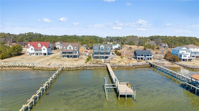 1992 Cross RD, Hayes, VA 23072