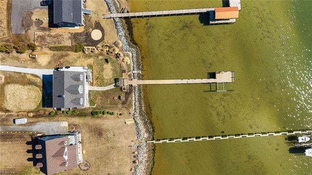 1992 Cross RD, Hayes, VA 23072