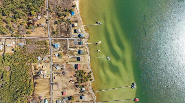 1992 Cross RD, Hayes, VA 23072