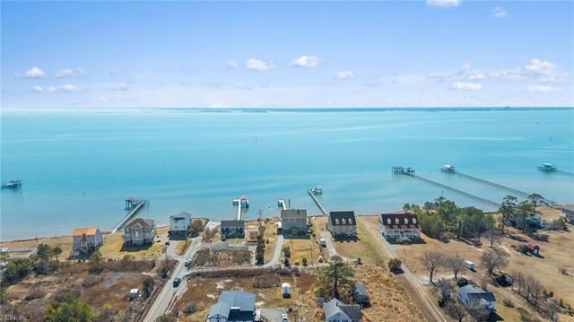 1992 Cross RD, Hayes, VA 23072