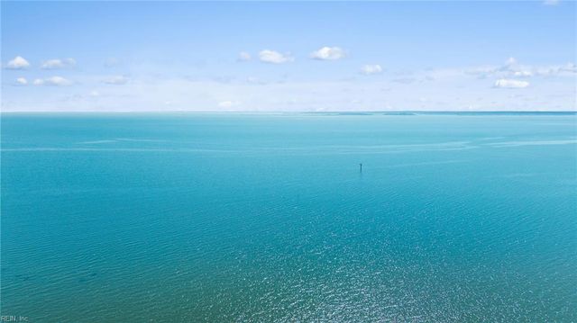 1992 Cross RD, Hayes, VA 23072