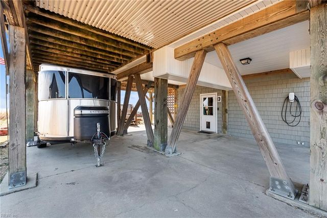 1992 Cross RD, Hayes, VA 23072