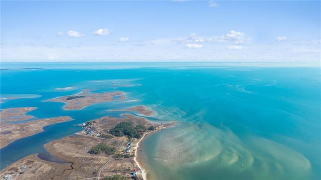 1992 Cross RD, Hayes, VA 23072