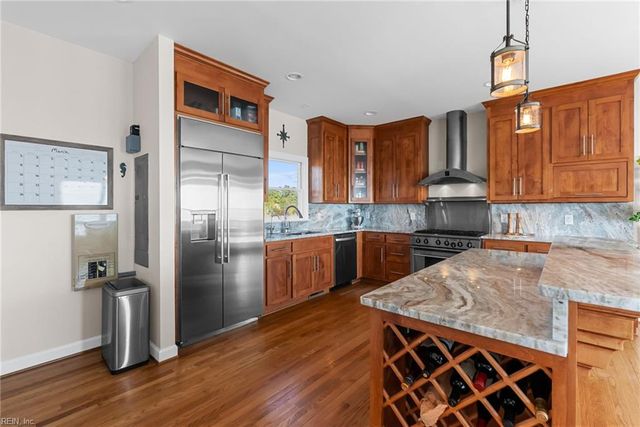 1992 Cross RD, Hayes, VA 23072