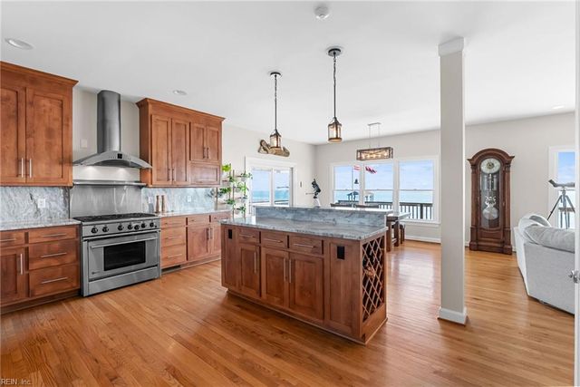 1992 Cross RD, Hayes, VA 23072