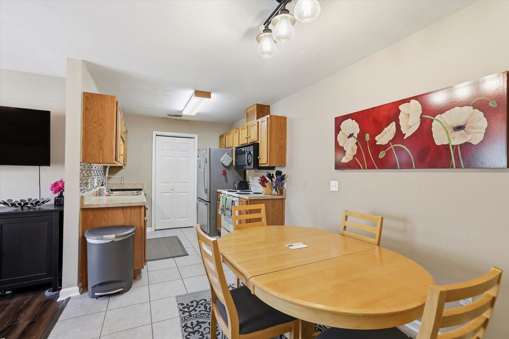 Image 10 of property listing at 990 W Brevard St Apt 421, Tallahassee, FL 32304