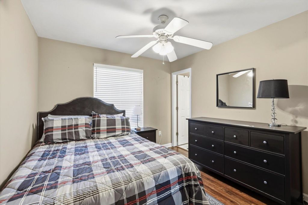 Image 17 of property listing at 990 W Brevard St Apt 421, Tallahassee, FL 32304