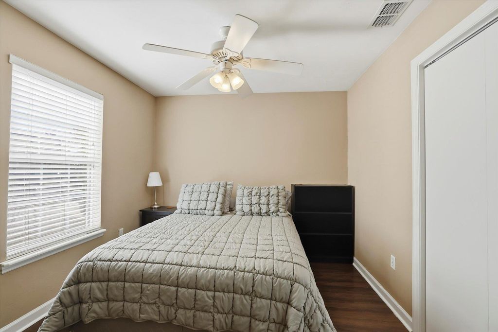 Image 24 of property listing at 990 W Brevard St Apt 421, Tallahassee, FL 32304