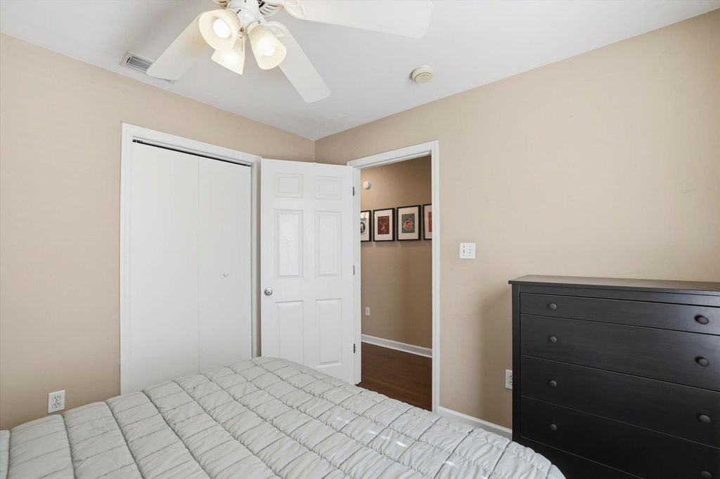 Image 25 of property listing at 990 W Brevard St Apt 421, Tallahassee, FL 32304