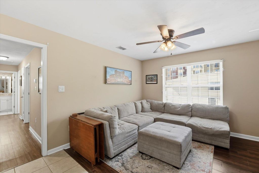Image 7 of property listing at 990 W Brevard St Apt 421, Tallahassee, FL 32304