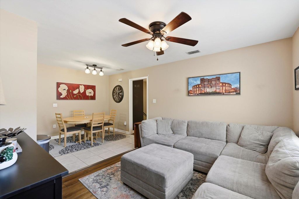 Image 9 of property listing at 990 W Brevard St Apt 421, Tallahassee, FL 32304