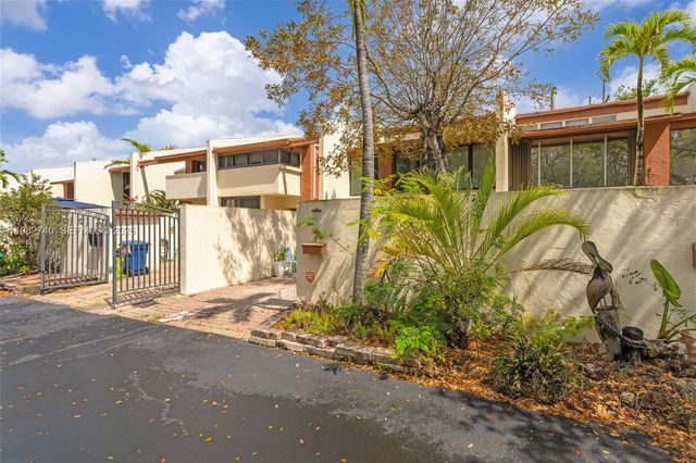 7825 SW 103rd Pl, Miami, FL 33173