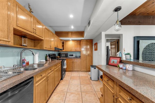 7825 SW 103rd Pl, Miami, FL 33173
