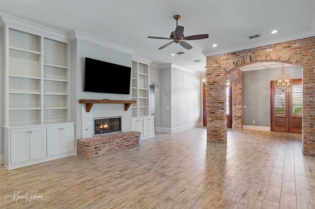 435 Oakwood Trace Court, Shreveport, LA 71106