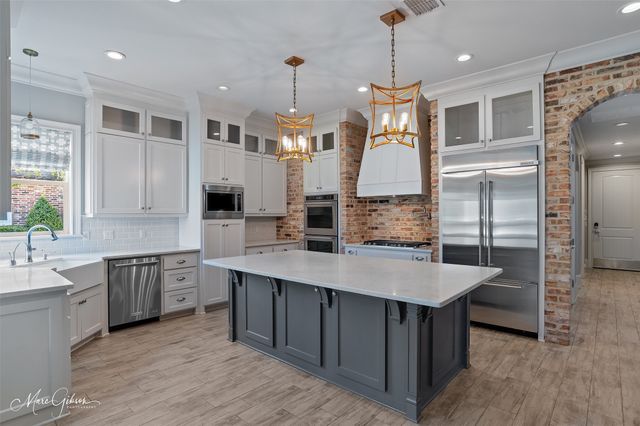 435 Oakwood Trace Court, Shreveport, LA 71106