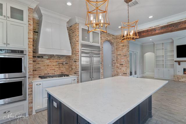 435 Oakwood Trace Court, Shreveport, LA 71106
