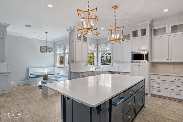 435 Oakwood Trace Court, Shreveport, LA 71106