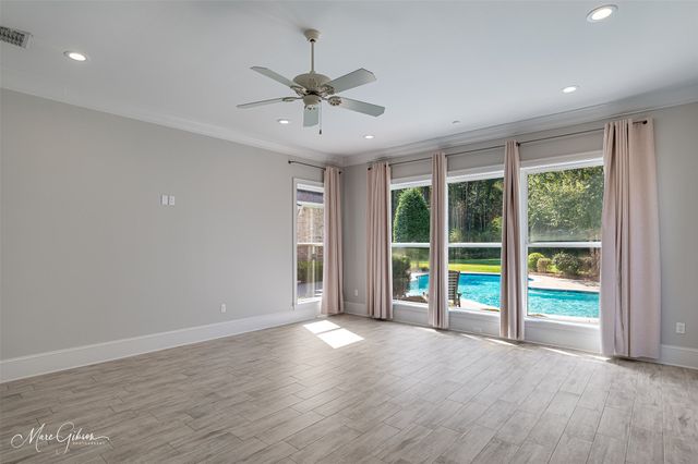 435 Oakwood Trace Court, Shreveport, LA 71106