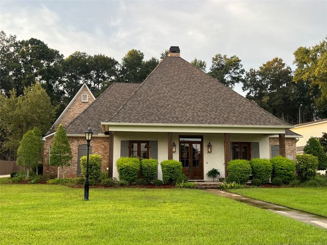 435 Oakwood Trace Court, Shreveport, LA 71106