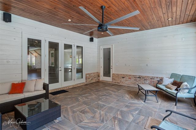 435 Oakwood Trace Court, Shreveport, LA 71106