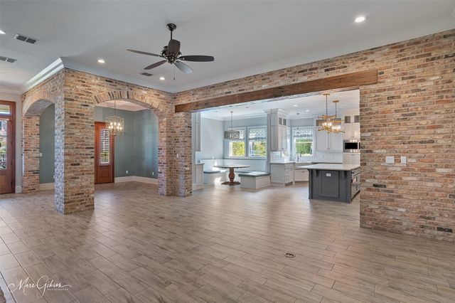 435 Oakwood Trace Court, Shreveport, LA 71106