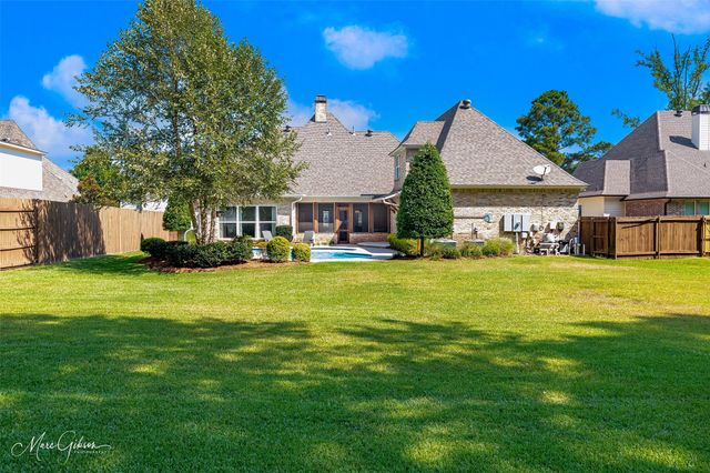 435 Oakwood Trace Court, Shreveport, LA 71106