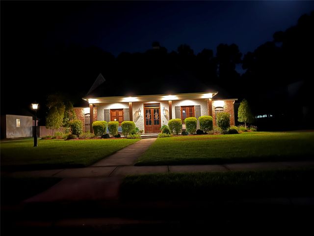 435 Oakwood Trace Court, Shreveport, LA 71106