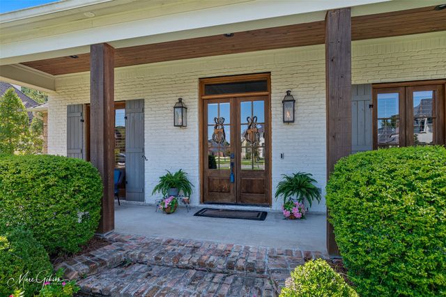 435 Oakwood Trace Court, Shreveport, LA 71106