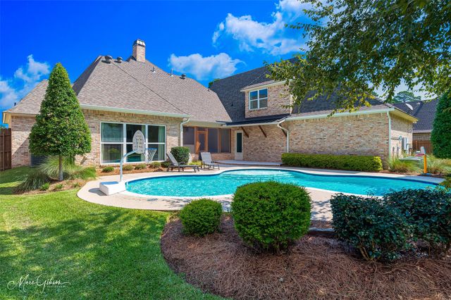 435 Oakwood Trace Court, Shreveport, LA 71106