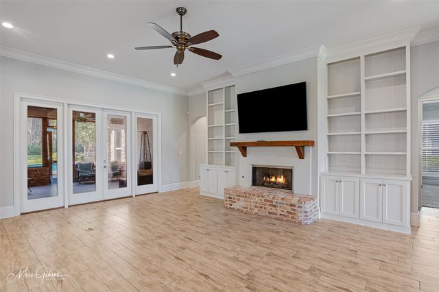 435 Oakwood Trace Court, Shreveport, LA 71106