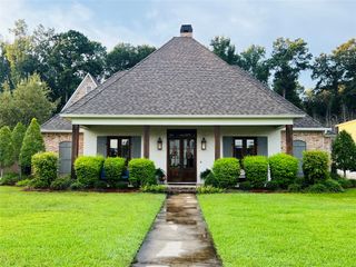 435 Oakwood Trace Court, Shreveport, LA 71106