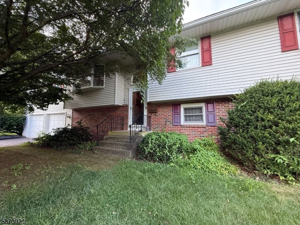 733 Franklin St, Belvidere Twp., NJ 07823