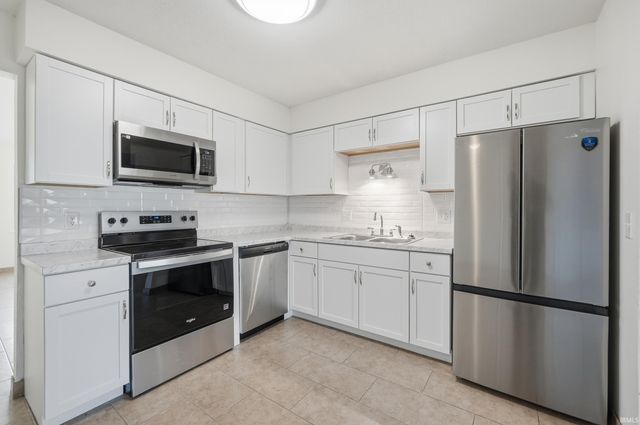 3901 Ravenscliff Place, Fort Wayne, IN 46804