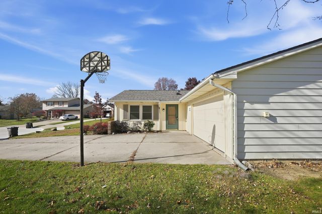3901 Ravenscliff Place, Fort Wayne, IN 46804