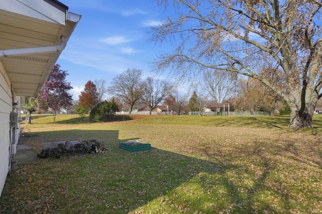 3901 Ravenscliff Place, Fort Wayne, IN 46804