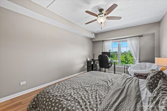 125 Lakeview Drive 403, Bloomingdale, IL 60108