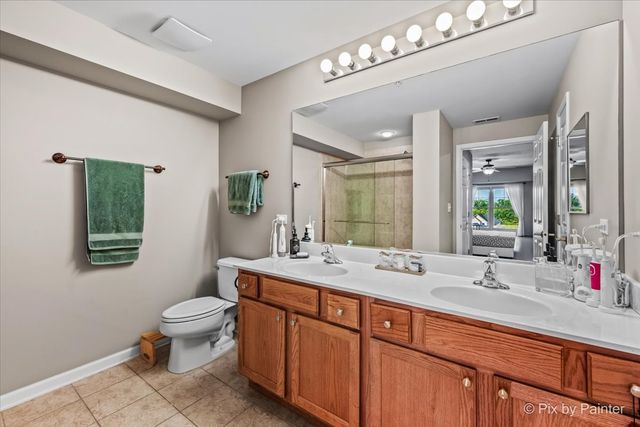 125 Lakeview Drive 403, Bloomingdale, IL 60108