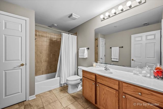 125 Lakeview Drive 403, Bloomingdale, IL 60108