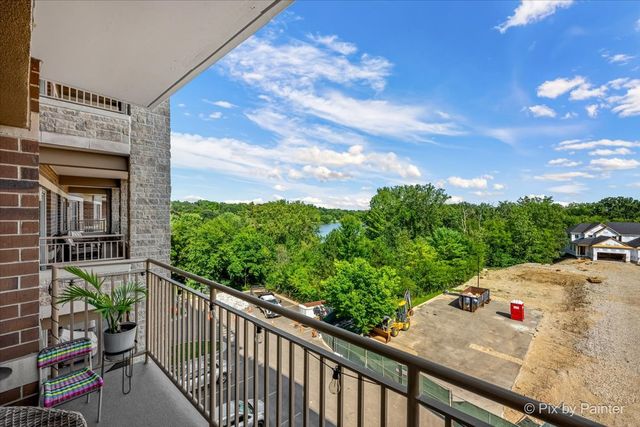 125 Lakeview Drive 403, Bloomingdale, IL 60108
