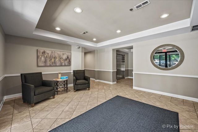 125 Lakeview Drive 403, Bloomingdale, IL 60108