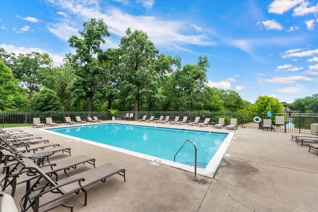 125 Lakeview Drive 403, Bloomingdale, IL 60108