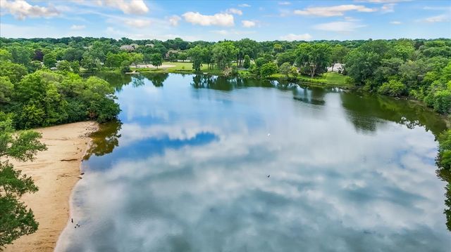 125 Lakeview Drive 403, Bloomingdale, IL 60108
