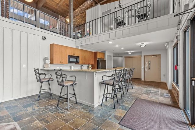 125 Lakeview Drive 403, Bloomingdale, IL 60108