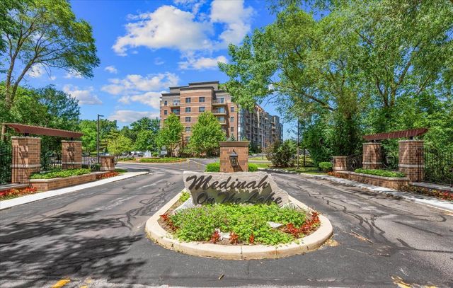 125 Lakeview Drive 403, Bloomingdale, IL 60108
