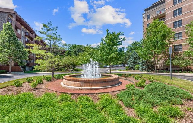 125 Lakeview Drive 403, Bloomingdale, IL 60108