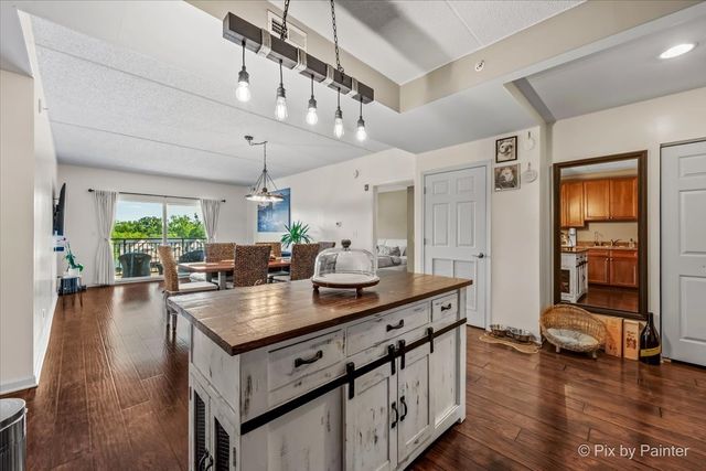 125 Lakeview Drive 403, Bloomingdale, IL 60108