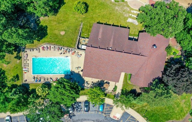 125 Lakeview Drive 403, Bloomingdale, IL 60108