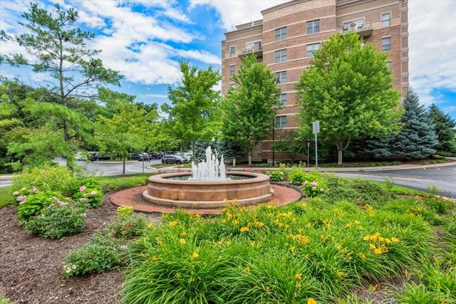 125 Lakeview Drive 403, Bloomingdale, IL 60108