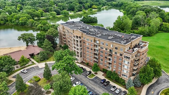 125 Lakeview Drive 403, Bloomingdale, IL 60108